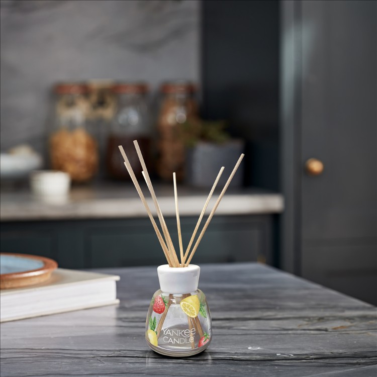 Image de Iced Berry Lemonade Signature Reed Diffuser 100ml